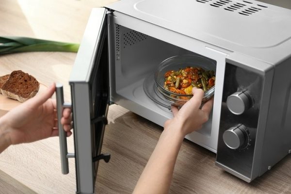 Bát sứ có chịu được nhiệt độ cao không? 